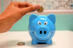 Descubre qué es realmente la libertad financiera, por qué un buen sueldo no basta para alcanzarla y qué pasos prácticos puedes seguir para lograrla.