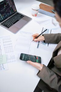 Para millones de trabajadores, ahorrar en la AFORE se convirtió en una acción automática, casi incuestionable, bajo la idea de que ese dinero garantizaría estabilidad en la etapa de jubilación.